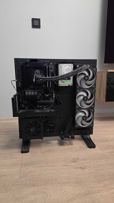 Комбо Кутия с дъно, захранване и охладител.