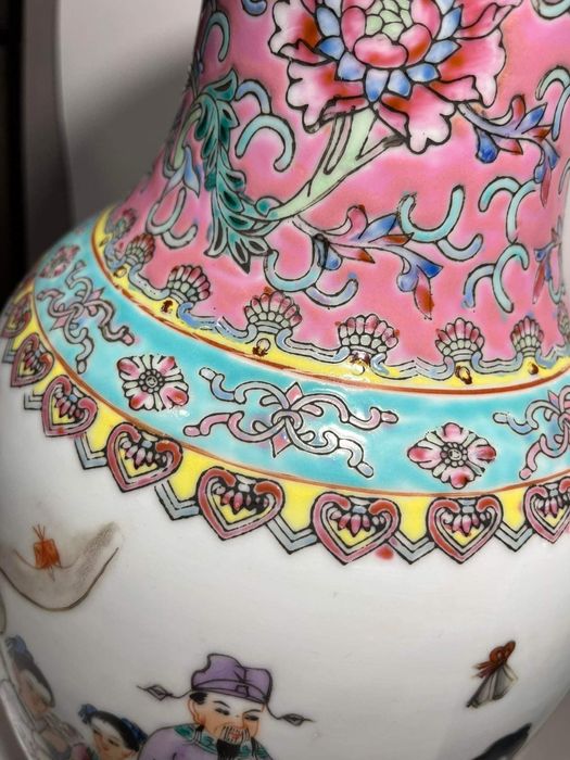 Двойка големи, китайски, порцеланови вази Qianlong Famille Rose Mand