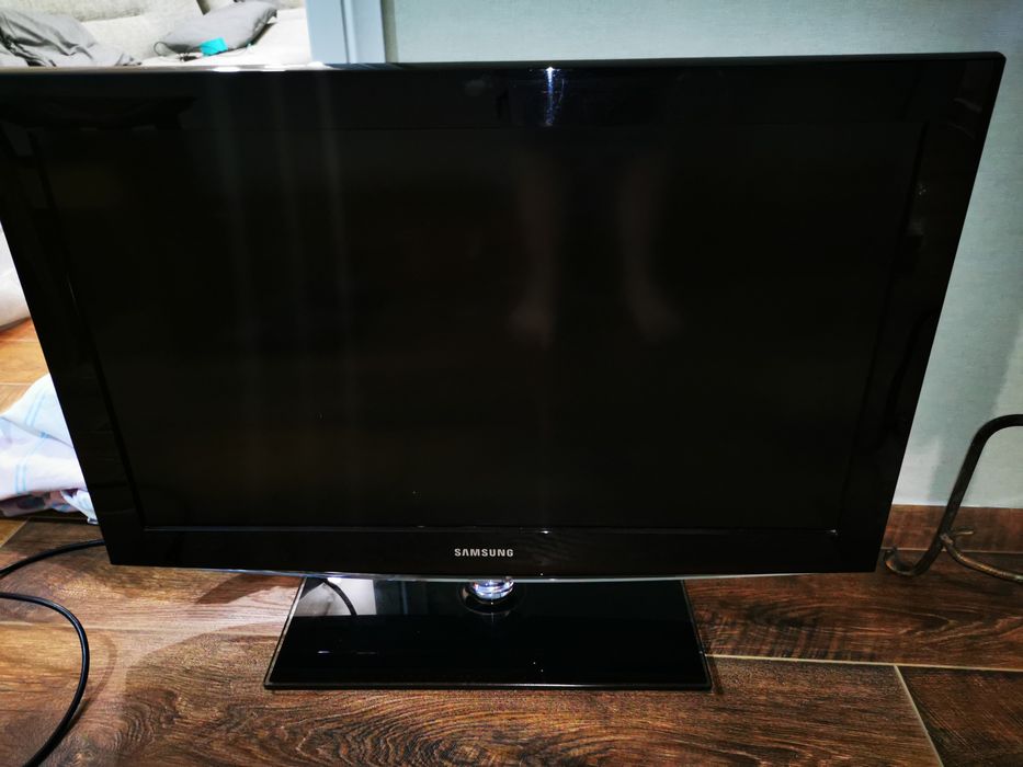 Продам телевизор Samsung.  Не SMART. Диагональ 81 см.