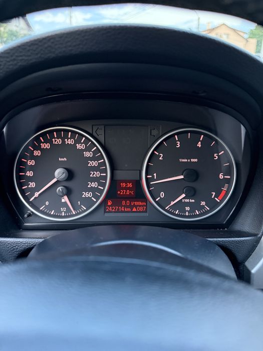 Bmw e90 320i 2005г.