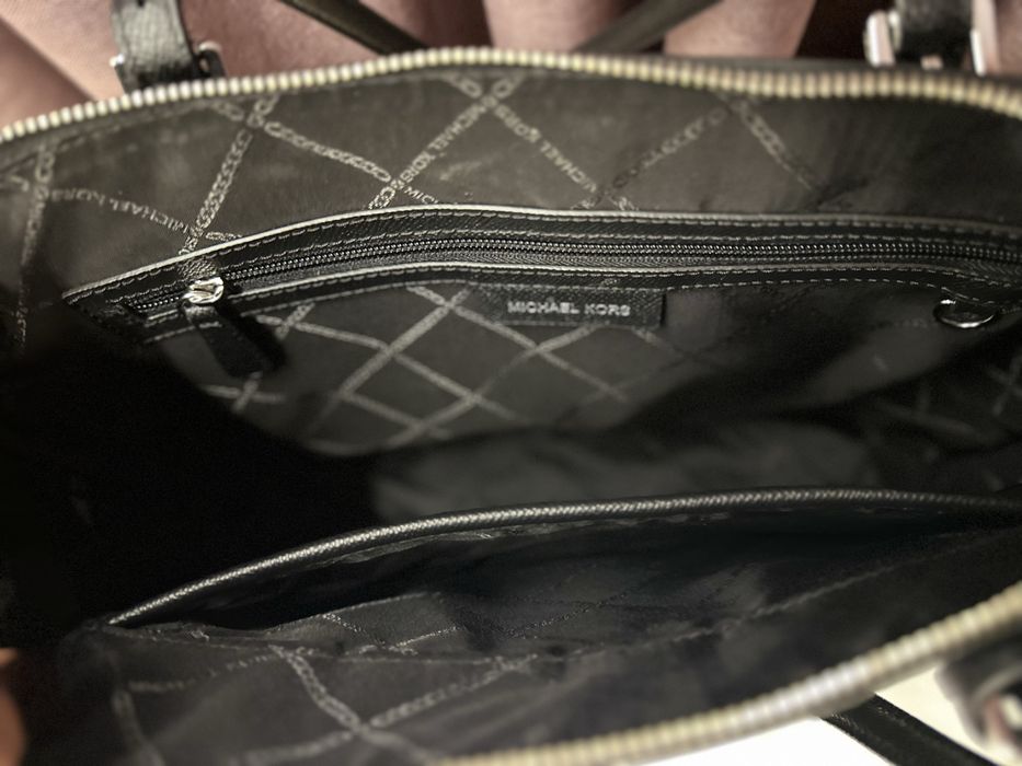 Оригинална черна чанта Michael Kors
