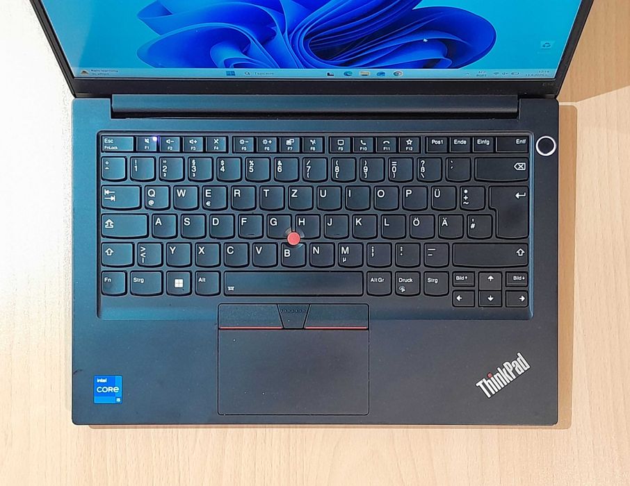 Лаптоп LENOVO E14 / I5-1135G7 / 8GB DDR4 / 256 NVME