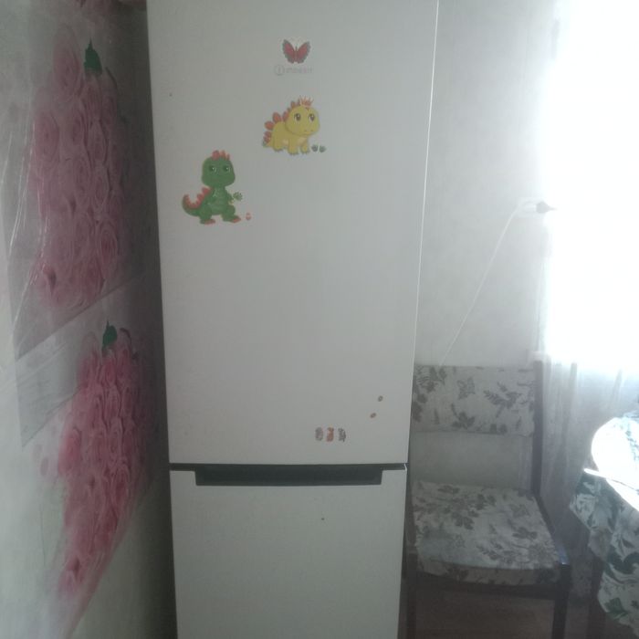 Холодильник indesit