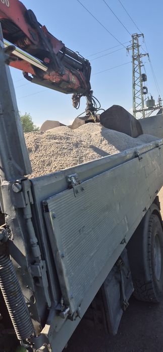 Транспортни услуги с кран и самосвал извозване на боклук