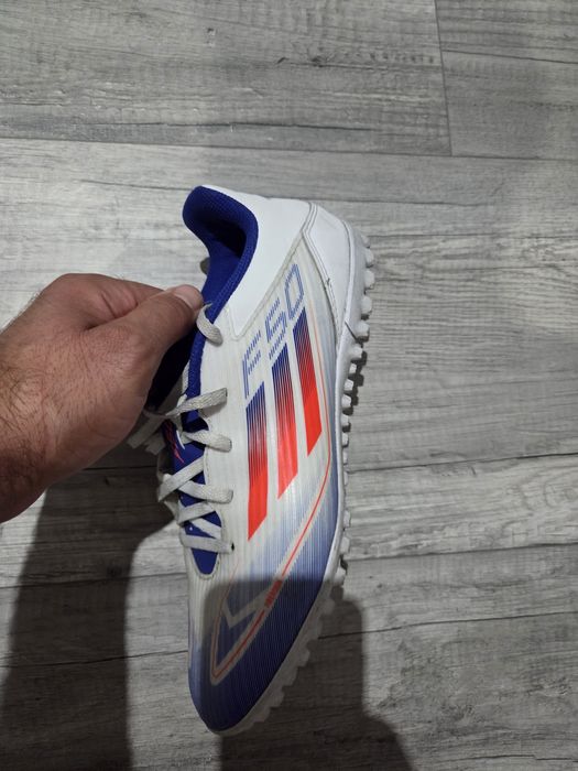 Adidasi fotbal/ teren sintetic