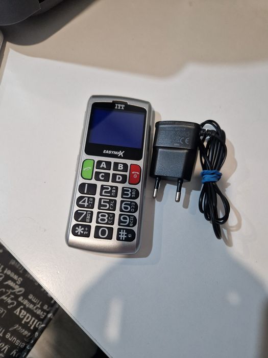 Super telefon cu butoane mari și display destul de generos