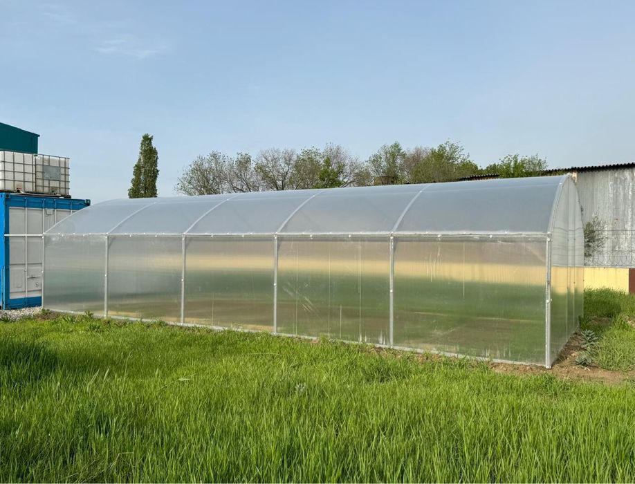 Теплица для огорода.