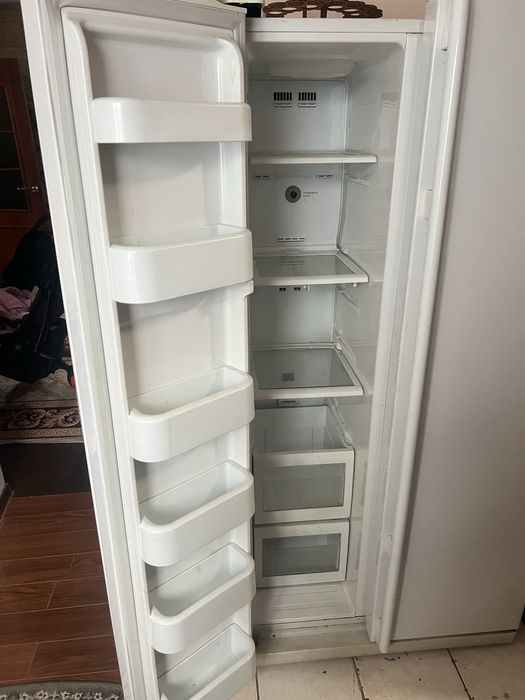Продам 2-х дверный Холодильник Samsung