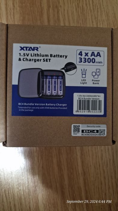 Incarcator acumulatori li-ion  1.5 V și ni-mh 1.2 v XTAR BC 4