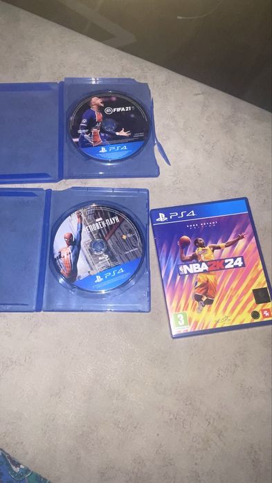 Продам Playstation 4 SLIM 500гб идеал