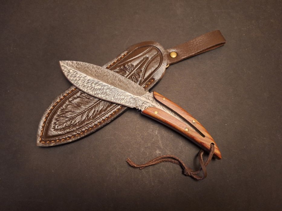 Ловен нож с кожена кания