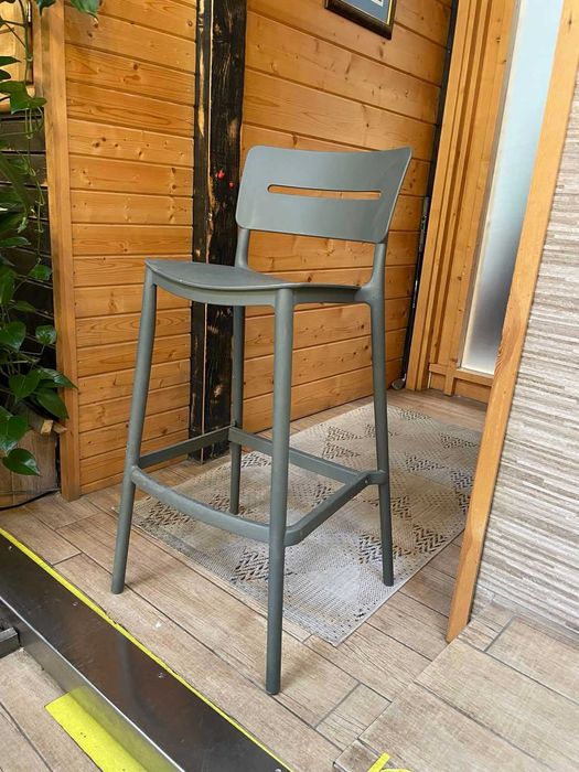 Бар стол маслено зелен цвят