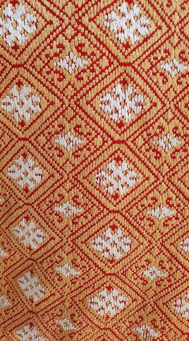 Costum popular (ie/camasa cu poala, catrinte, sorturi, fote, oprege)