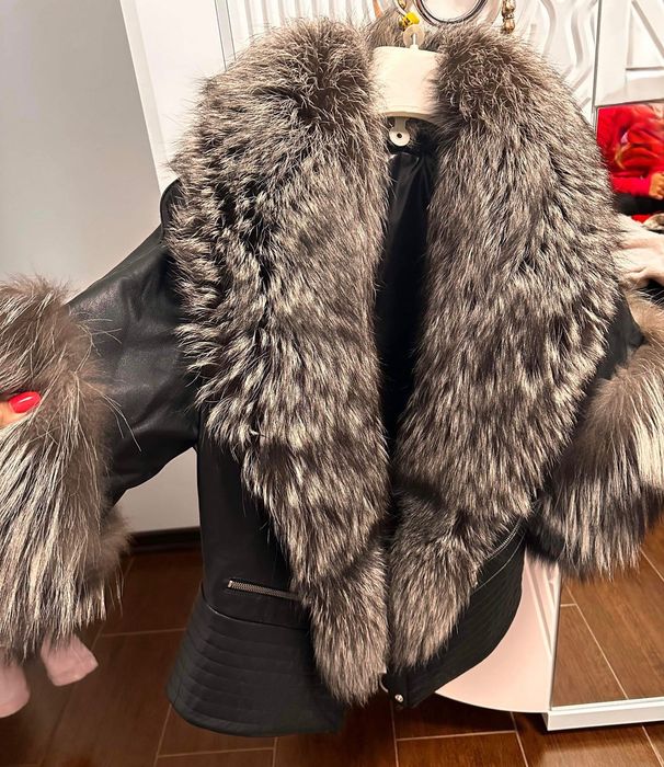 Geaca de piele cu blana naturală