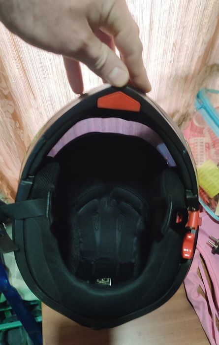 Продам мото шлем. Размер L. В отличном состоянии.