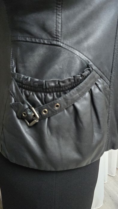 Срочно продам кожаную куртку.