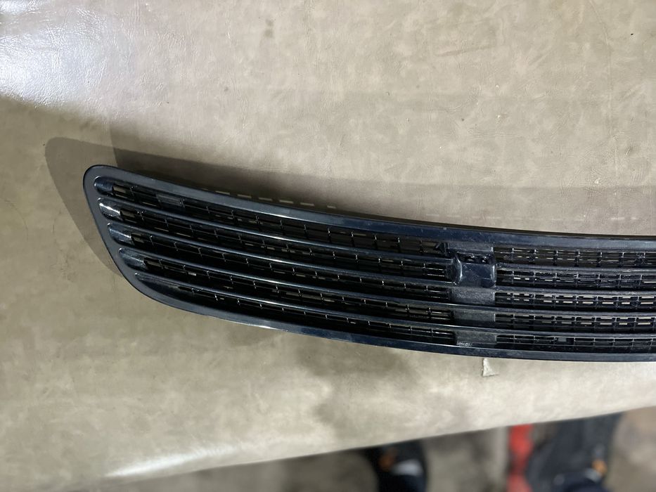 Решетка капота Mercedes w203