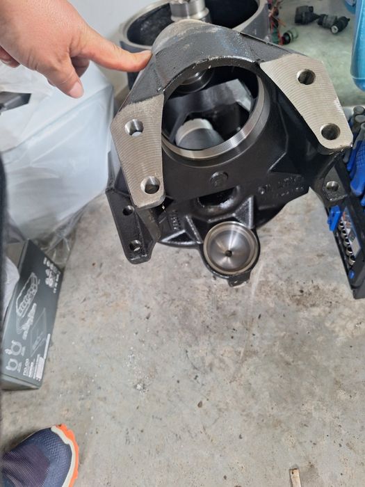 Piese Tractor Incarcator Telescopic Merlo punte diferential brat cutie