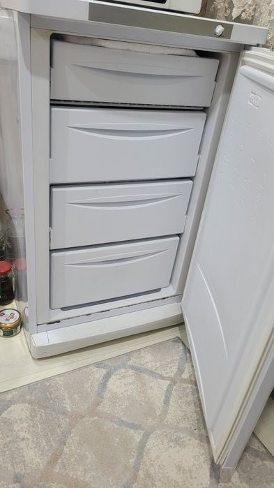 продам морозильники камеру