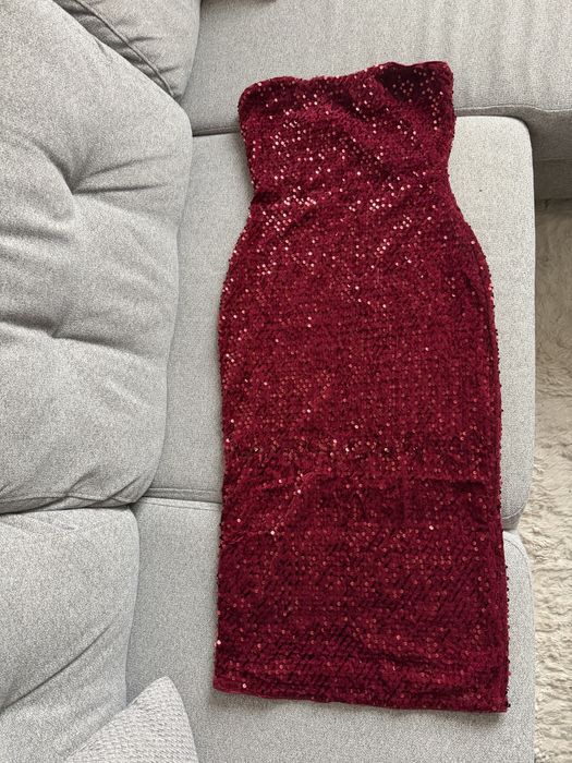 Червени рокли, S