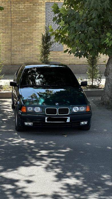 BMW E36 — chiroyli holatda, o‘ziga xos avtomobil