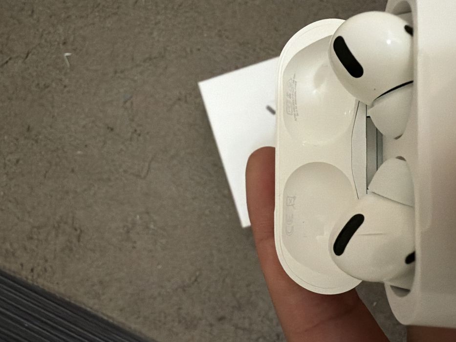 AirPods Pro наушник