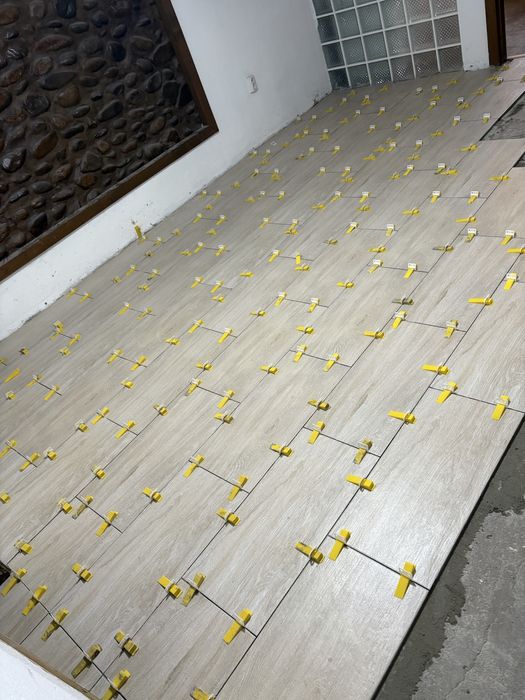 ROAYN CONS S.R.L  executam lucrari interioare /exterioare