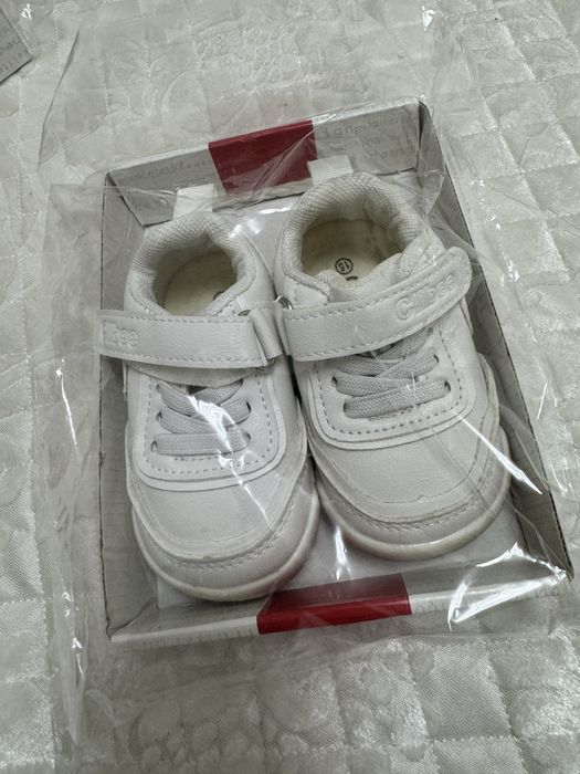 Продам детскую обувь