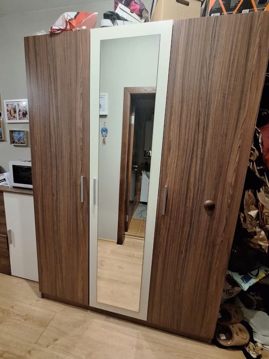 гардероб за дрехи