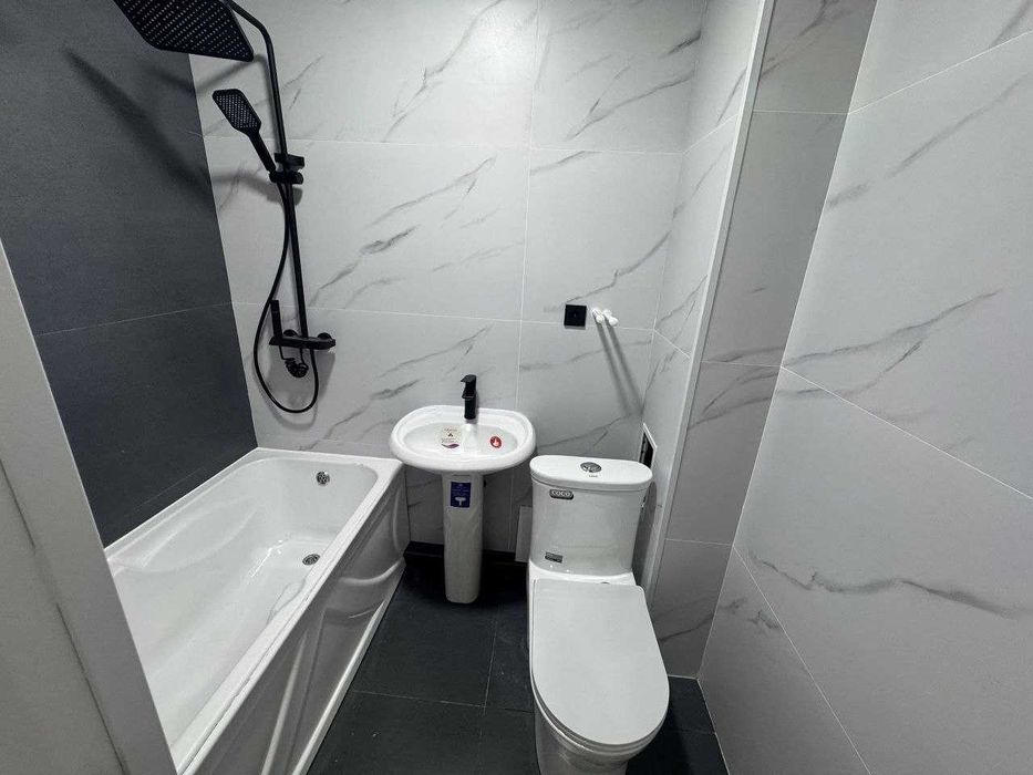 Продаётся 2х комн квартира на 2 этаже Ор-р  Ал Мактум