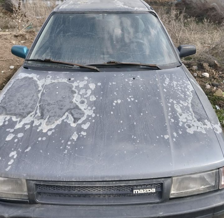 Машина Мазда 323