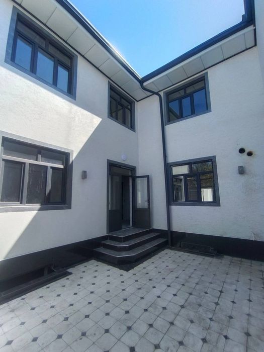 2 сотокли 2 қаватли 6 хонали енги коттедж сотилади