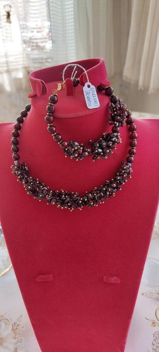 Украшение из натуральных камней