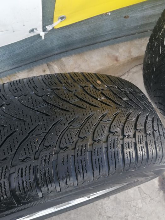 Jante originale Volvo echipate cu anvelope de iarnă în stare bună