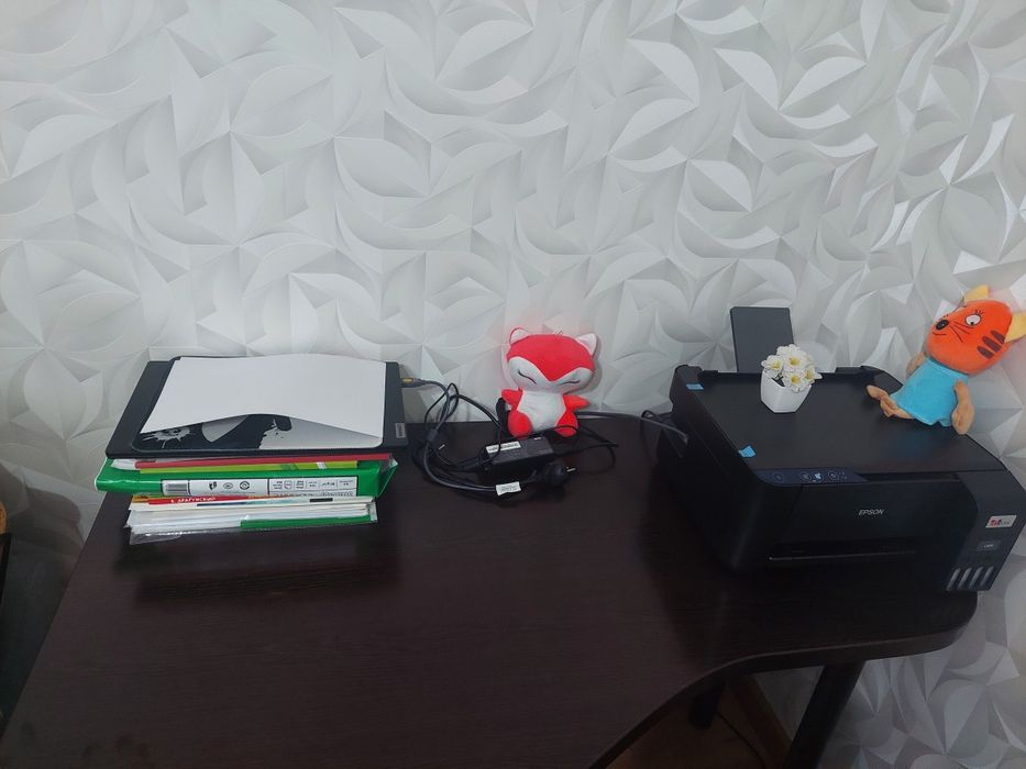 Продаётся письменный стол