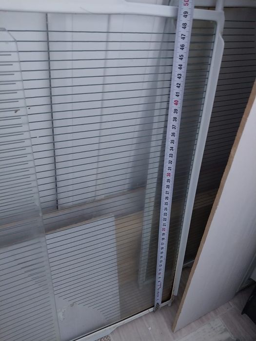 Продам-Все полки от холодильника индезит