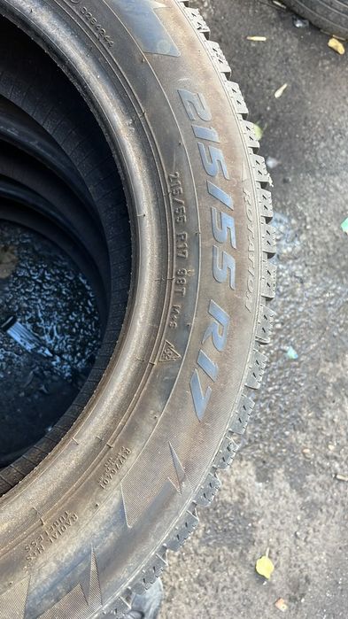 Продам зимние шипованный шины