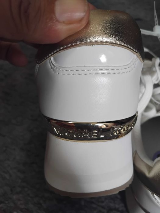 Чисто нови дамски маратонки / маратонки с лого принт (стил Michael Kors)Доставено от USA