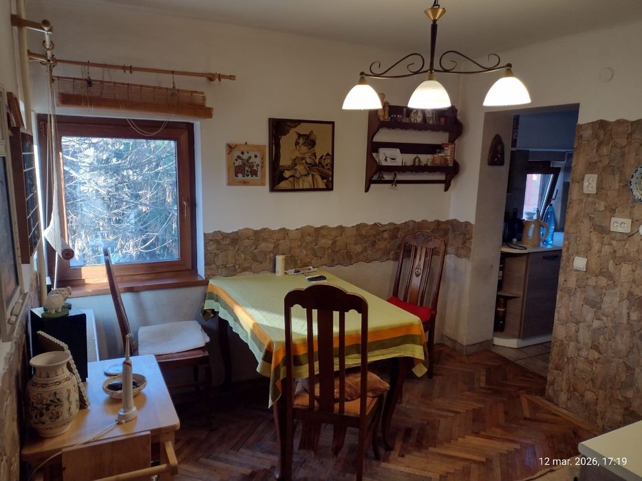 Închiriez apartament cu 4 camere în Cotroceni
