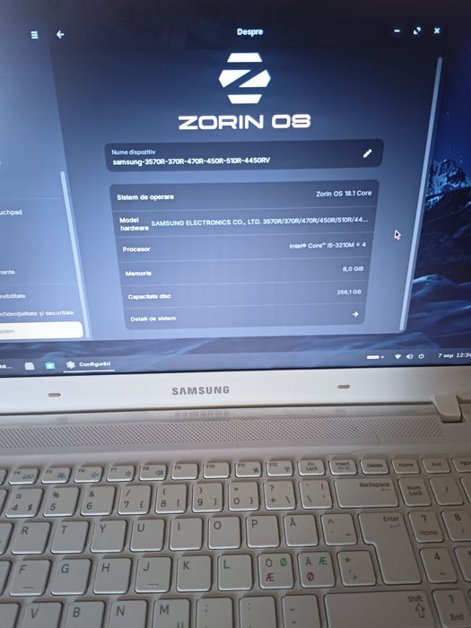 Vînd notebook samsung