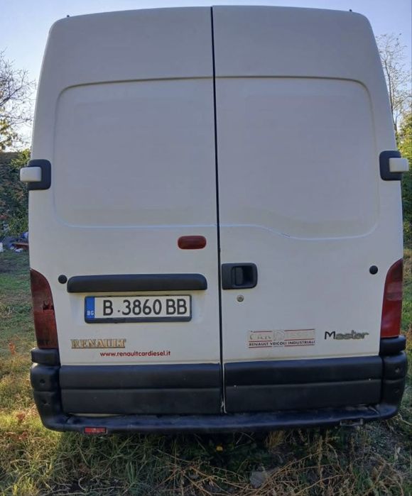 Продавам рено мастер