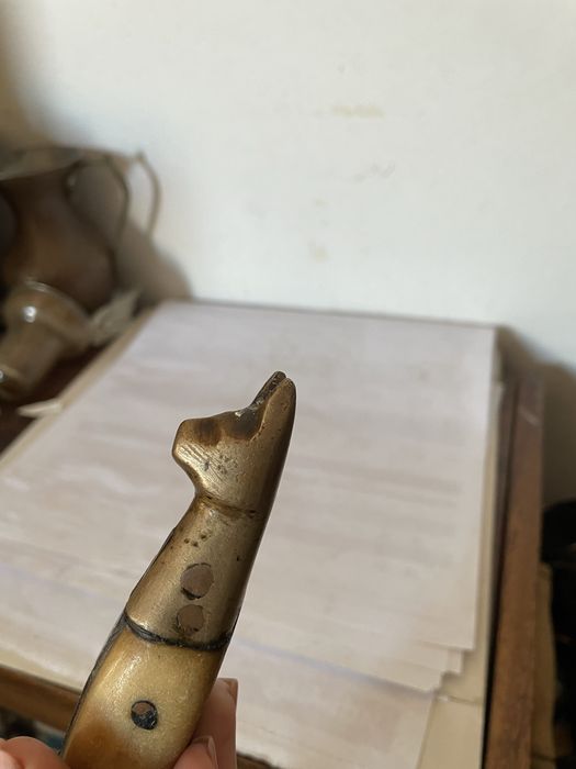 Красив дебел стоманен нож с месинг и куче