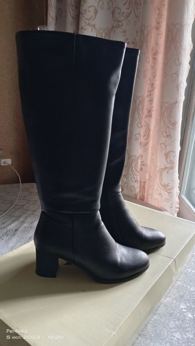 Продаю женские сапожки