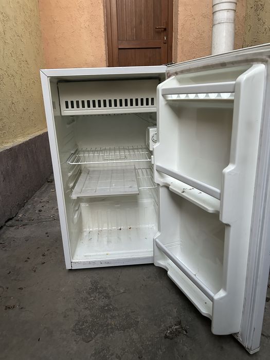 Маленький холодильник Daewoo