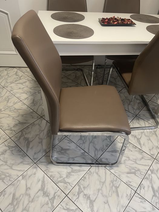 Scaune bucatarie 4 bucati 300 lei