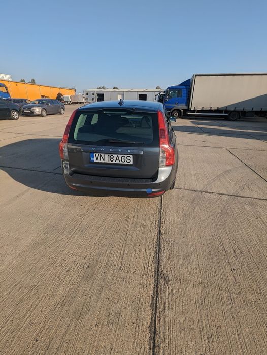 Vând  Volvo v50 an 2011