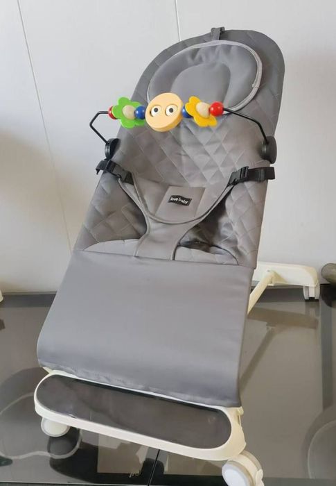 Шезлонг для новорождённых с дугой игрушек NovaMarket