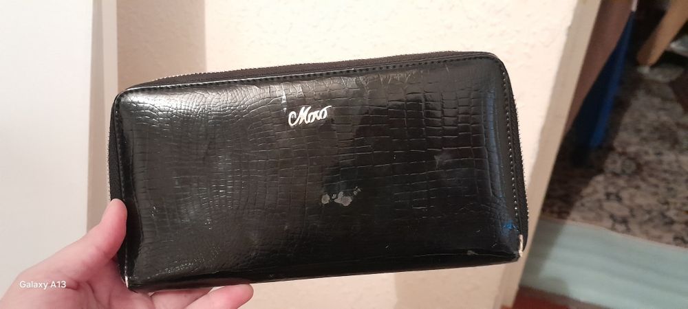 Кошелёк yaxwi firmaniki sal eskiroq tutilgan yaxwi holatda