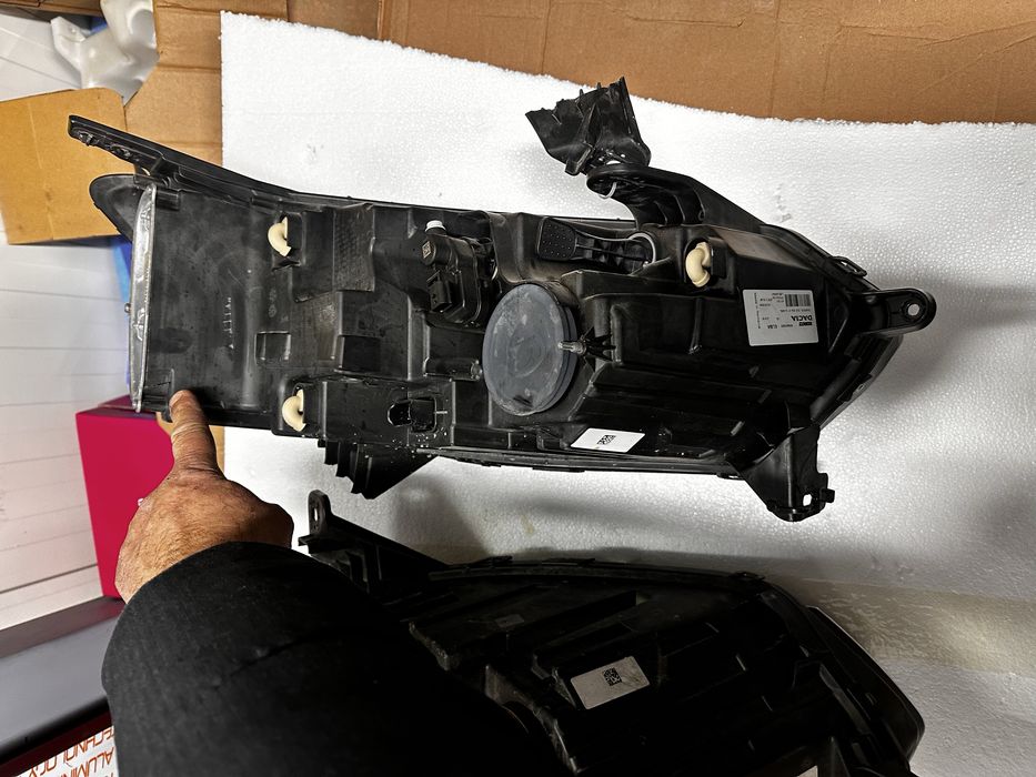 Faruri stânga dreapta dacia logan 3.