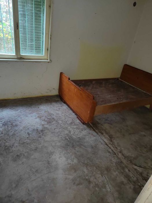 Дворно място с вила